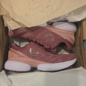 True Motion U-TECH Nevos 3 European Running Shoe Size 8 $200 retail